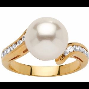 Gold plated pearl ring size 6
